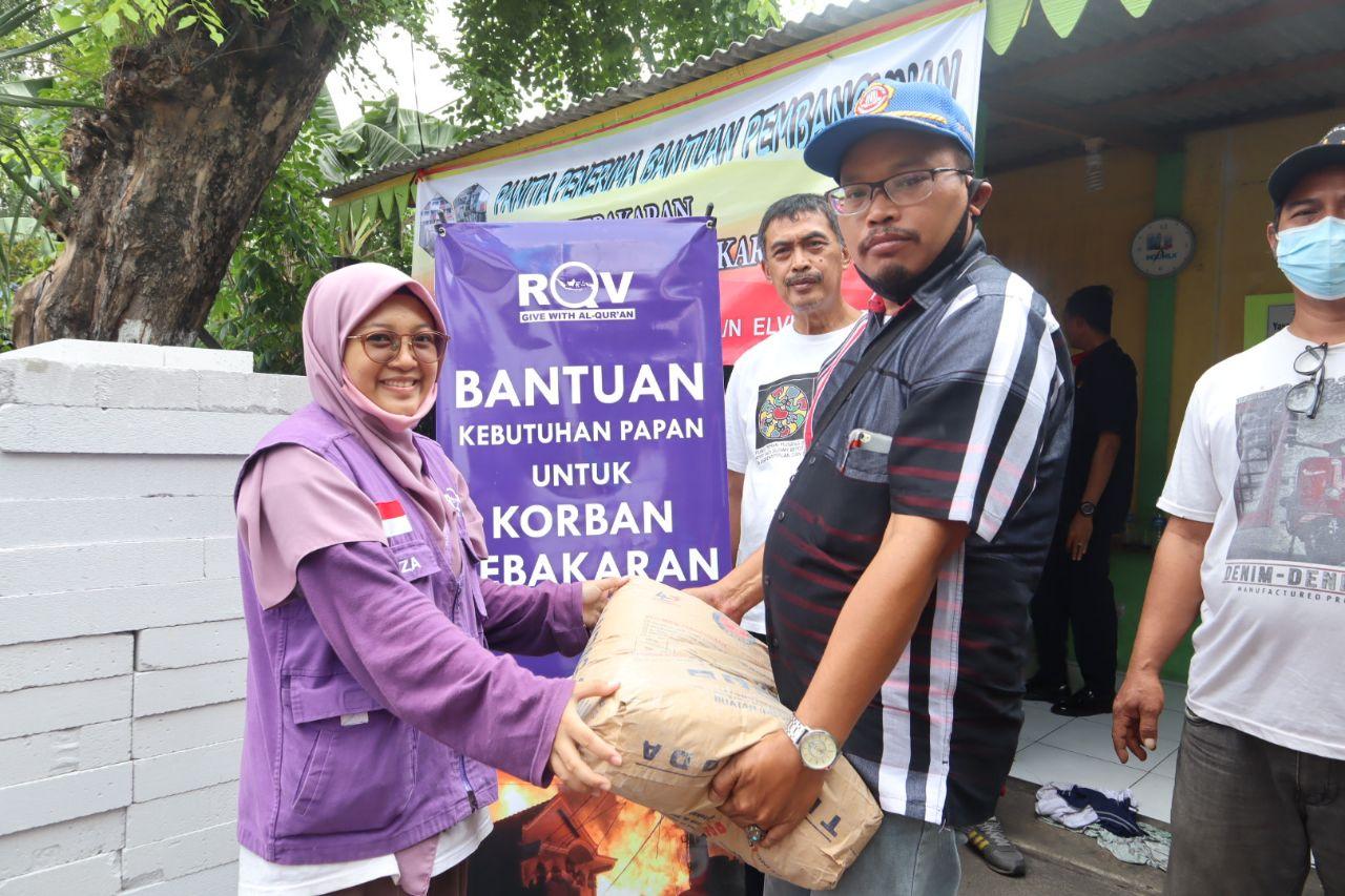 RQV Indonesia Salurkan Bantuan untuk Korban Rumah Terbakar