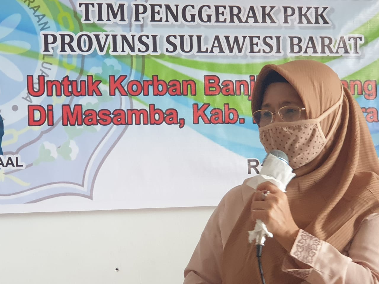 TP PKK Sulawesi Barat Kunjungi Posko Bantuan Masamba