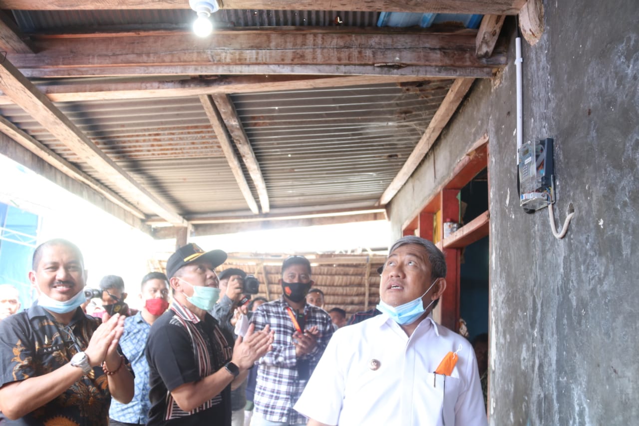 Setelah 75 Tahun Warga Pulau Kambunong Akhirnya Merdeka Dari Kegelapan