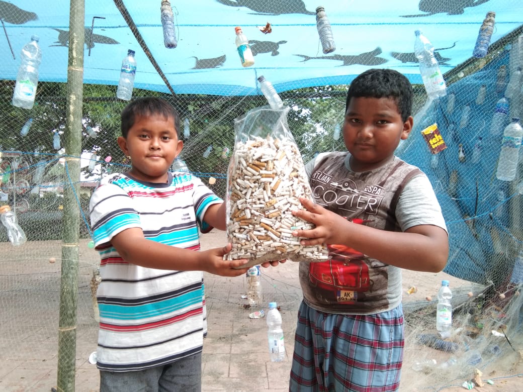 30 Menit Bersihkan Pantai Bahari Polman, Seember Puntung Rokok Terkumpul