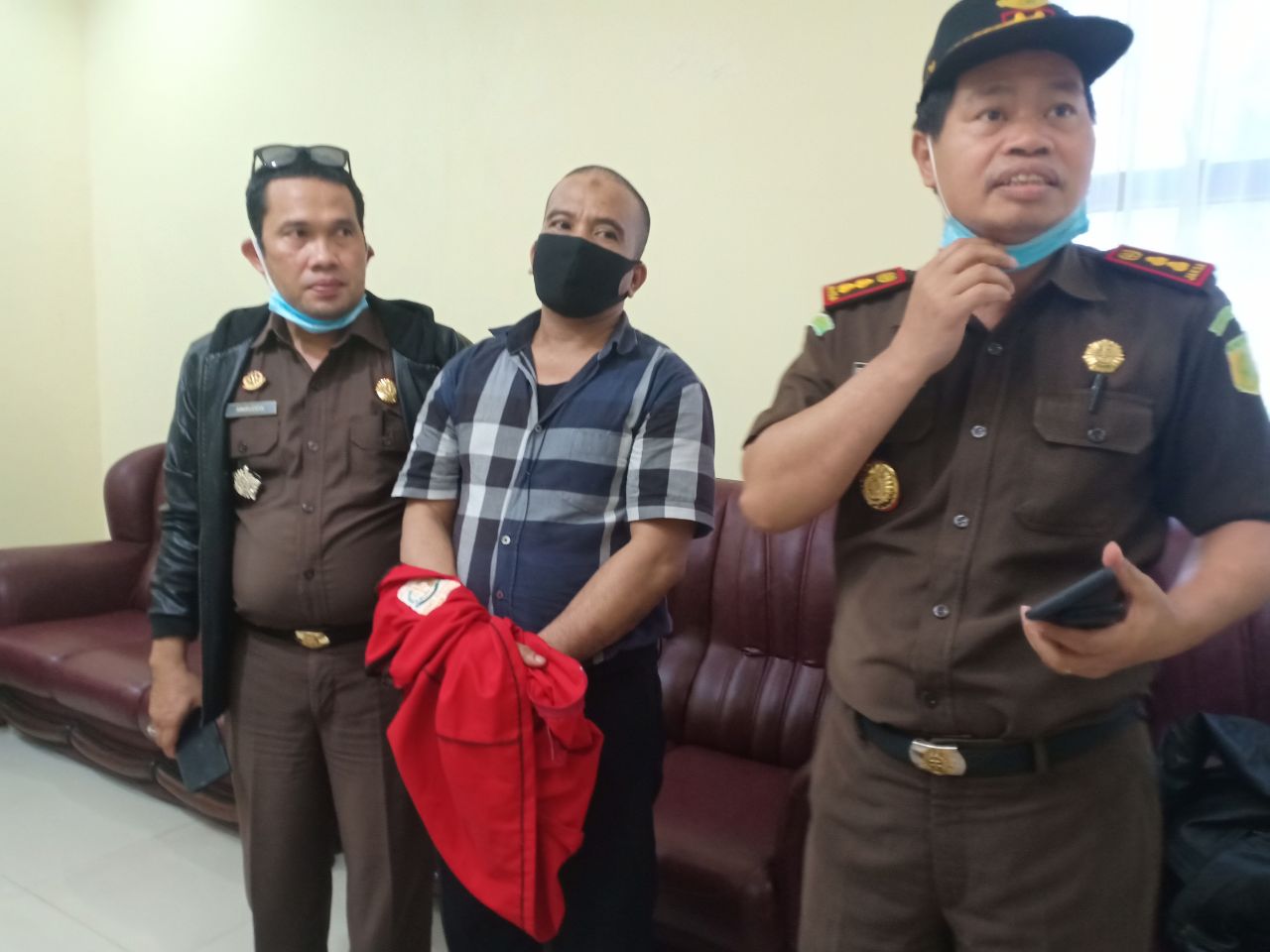 Pekan Lalu Sang Istri, Hari Ini Tim Kejati Sulbar Kembali Menahan Terdakwa Tindak Pidana Narkoba yang DPO Selama 4 Tahun