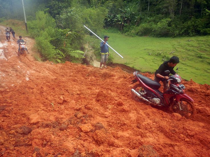 Longsor di Sibanawa Lumpuhkan Jalur Penghubung Toraja-Mamasa