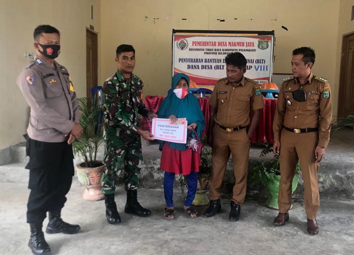 100 KK Desa Makmur Jaya Dapat Dana BLT-DD 2022 Tahap VIII 