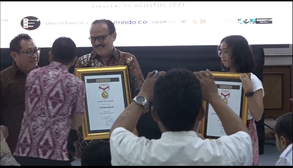 Budayawan Erros Djarot: Enggak usah merengek-rengek ke Kemenkominfo