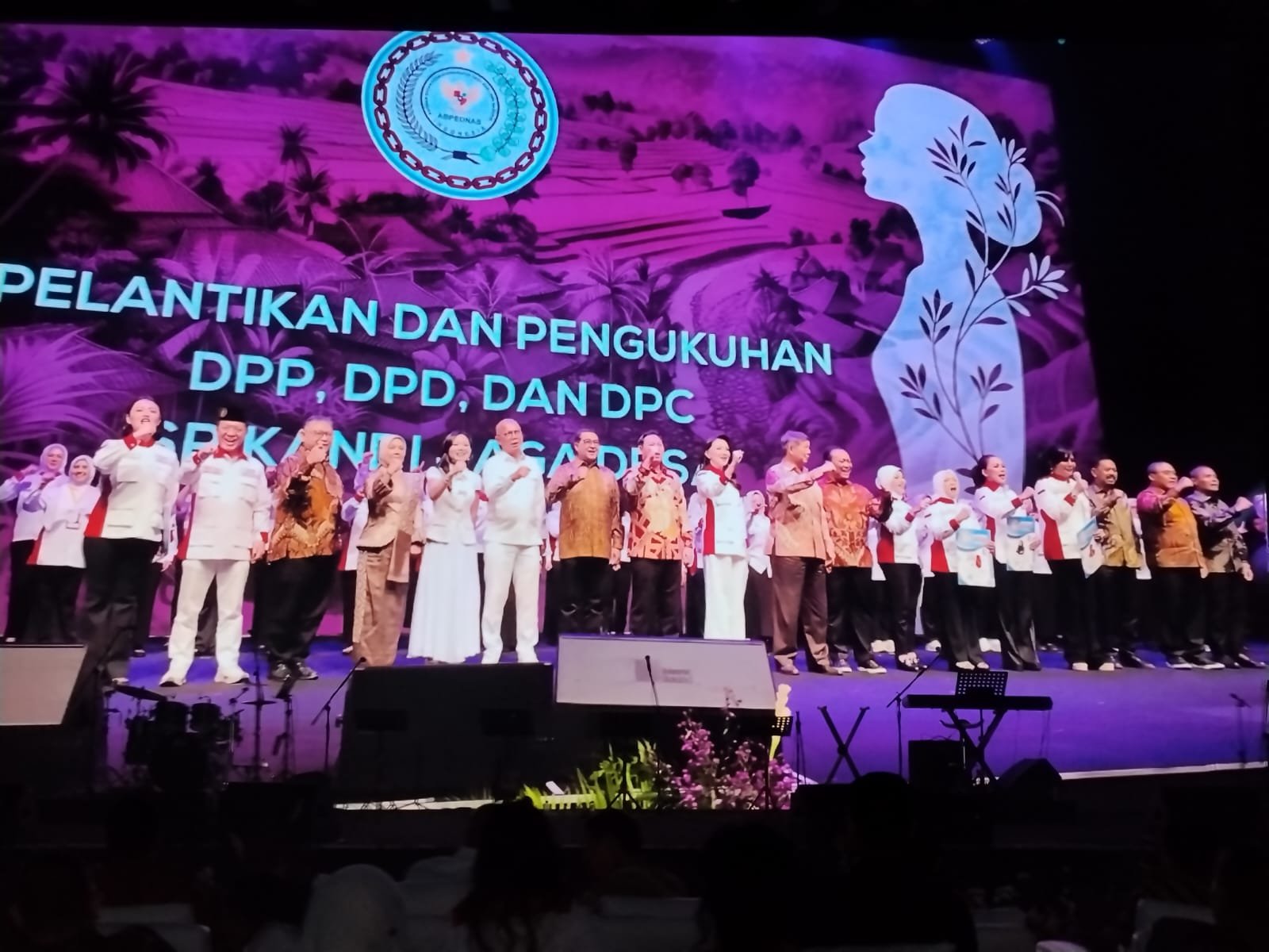 Hashim Djojohadikusumo Lantik Pengurus Srikandi Jaga Desa se-Indonesia, ABPEDNAS dan SMSI Kerja Sama Dukung Program Jaga Desa